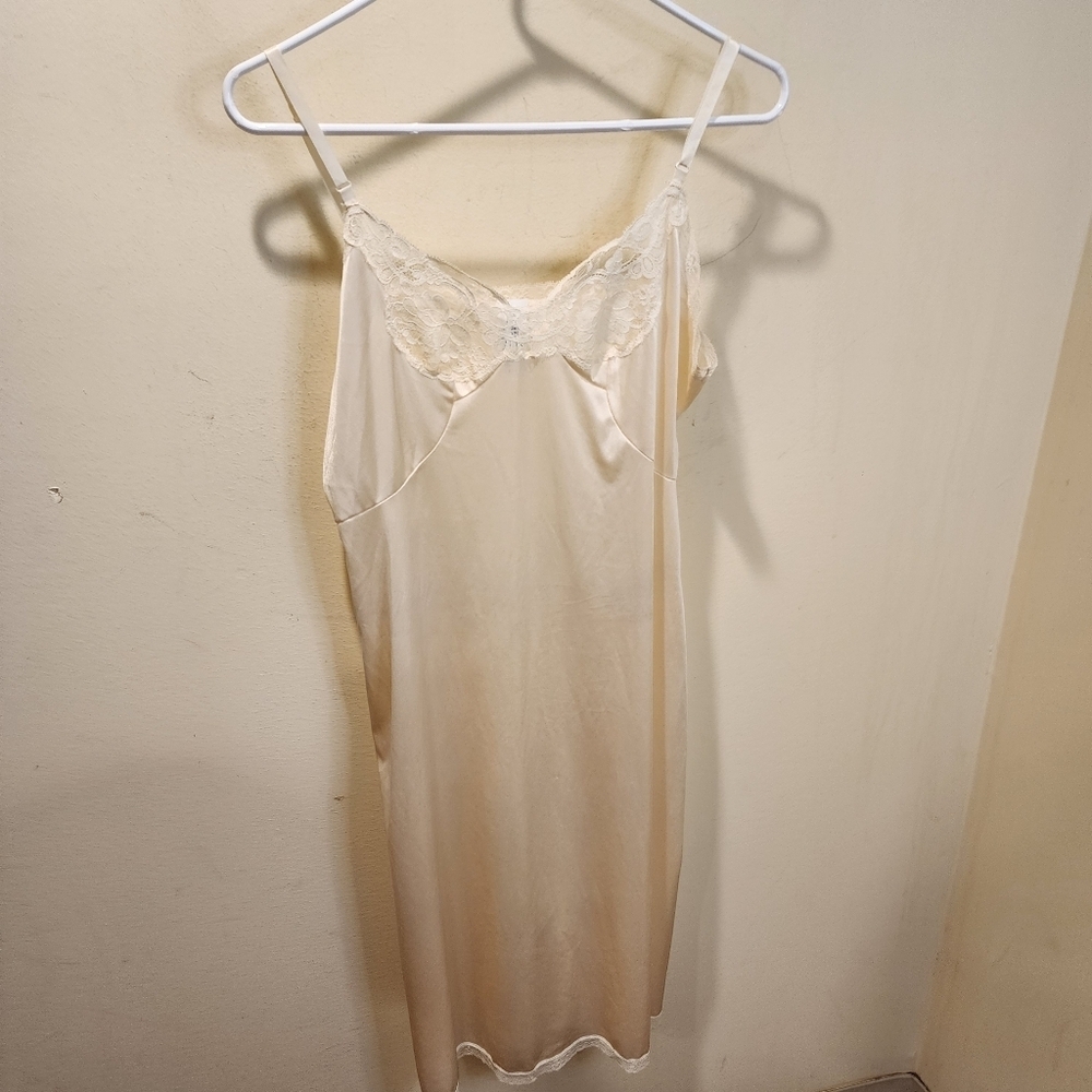 Beige Nylon Vintage Sleep wear Night gown size 36/16